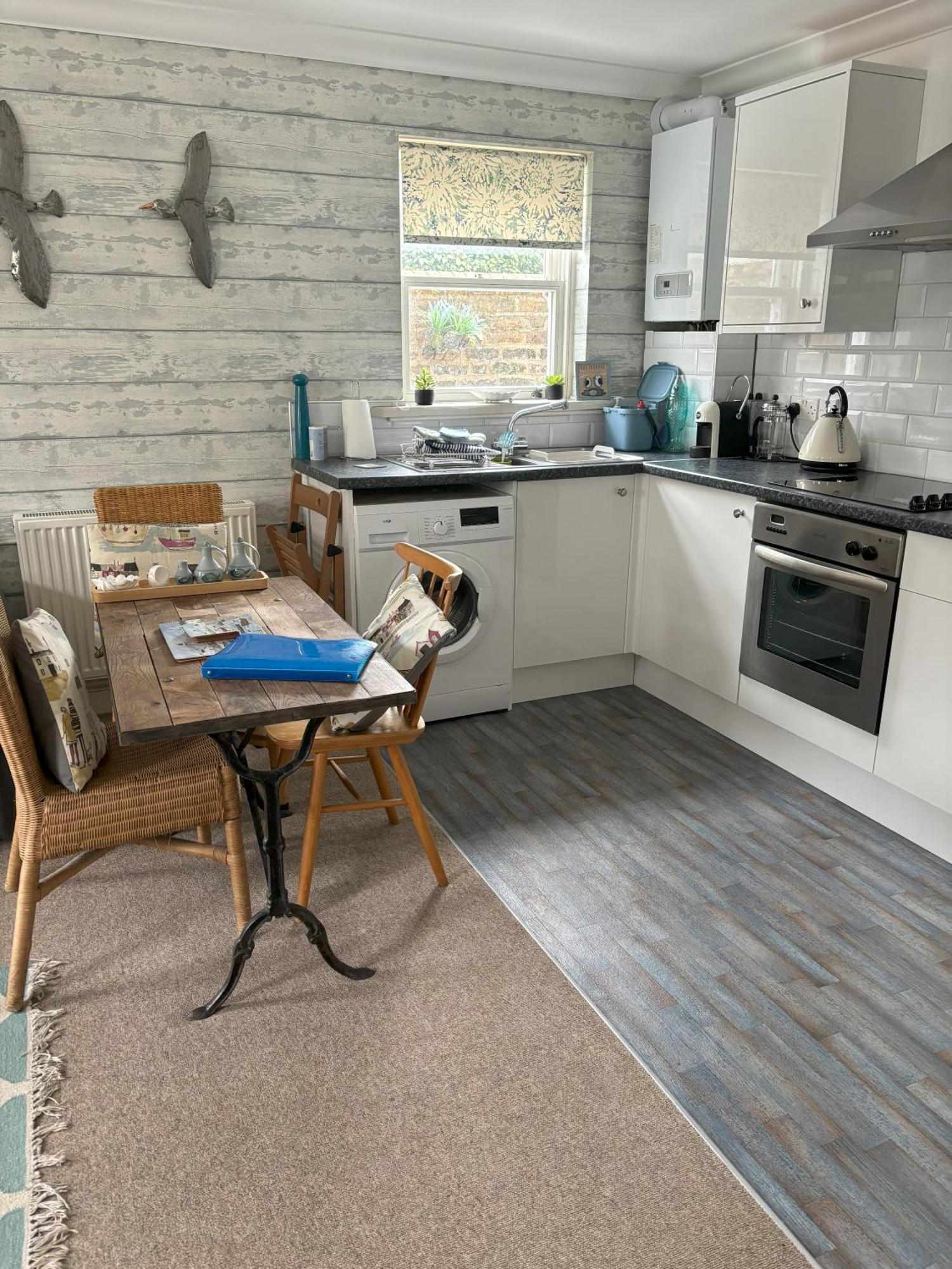 The Beach House Holiday Apartments Eastbourne Luaran gambar