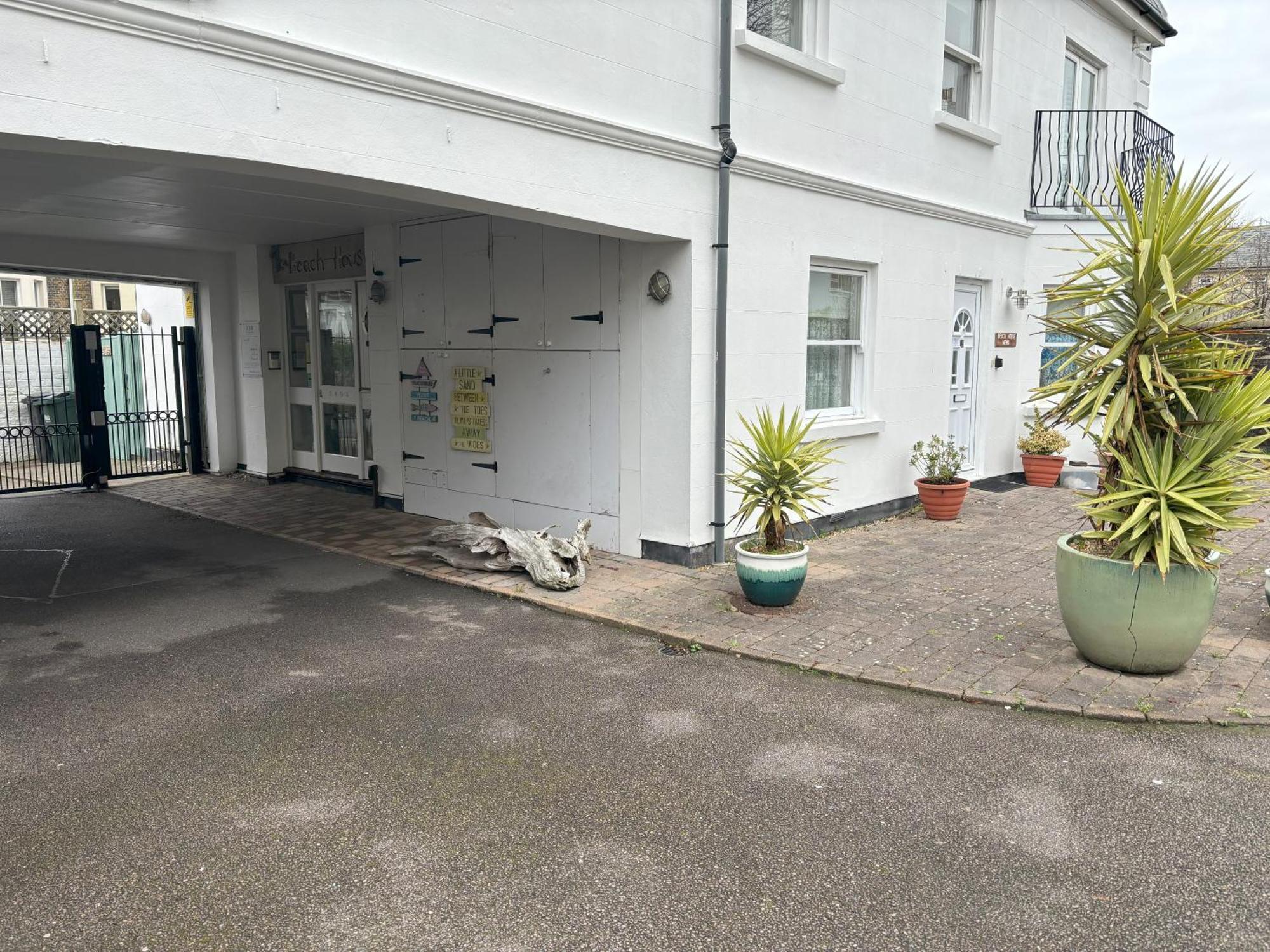 The Beach House Holiday Apartments Eastbourne Luaran gambar